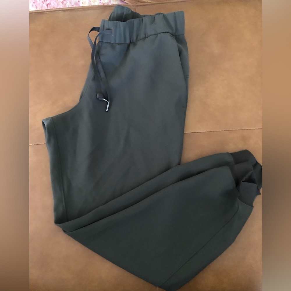Lululemon Stretch jogger size 8